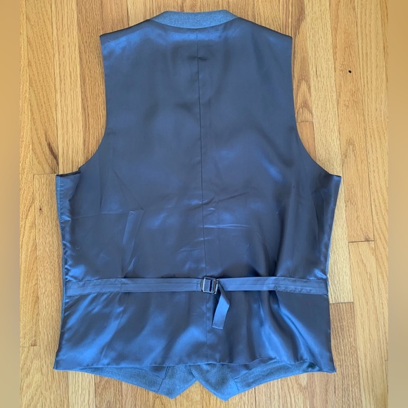 Joseph - 3 piece Jos A Bank suit with vest - grey - Picture 8 of 10